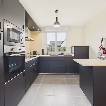 950m De La - Maison Familiale Avec Jardin